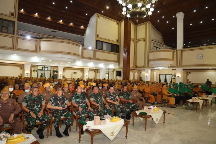 Mayjen TNI Farid Makruf Perkuat Silaturahmi dengan Veteran
