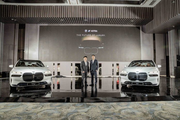 Sanfrantis Tanu bersama Octa Wibowo saat peluncuran BMW Seri 7 baru