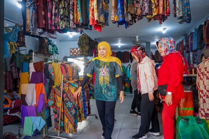 Kunjungi Batik Legendaris di Sidoarjo, Gubernur Khofifah Sebut Jadi Bagian Perkuat Ekosistem UMKM Sambut Porprov VIII