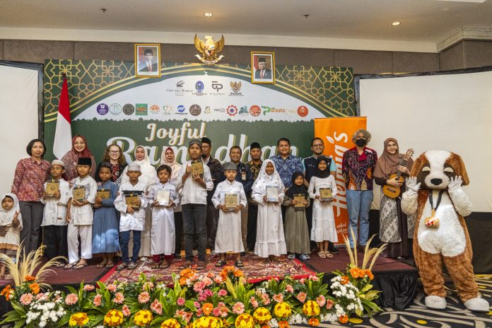 Hotel Ciputra World Surabaya Berbagi Kebahagiaan Bersama Anak Yatim Piatu Di Bulan Ramadan Sekaligus Merayakan Hari Bahagia Sedunia (foto : ist)