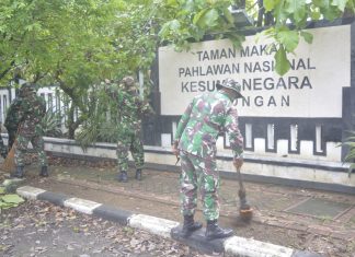 Bersih-Bersih Makam, Sambut Hari Juang TNI-AD di Lamongan
