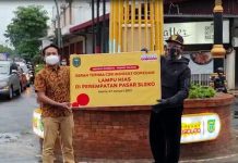 Dukung Program Mempercantik Kota Madiun, Indosat Ooredoo Serahkan Tugu Lampu Hias