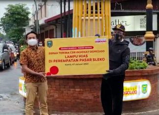 Dukung Program Mempercantik Kota Madiun, Indosat Ooredoo Serahkan Tugu Lampu Hias