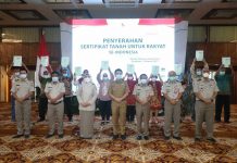 Saat Pembagian Sertifikat Tanah, Wagub Emil Dardak Tertawa Gara-gara Hal Ini
