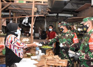 Di Perbatasan Gresik, Brigjen Herman Pantau Pelaksanaan PPKM Korem Bhaskara Jaya