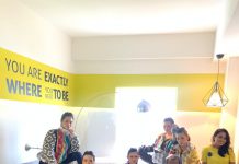 Peragaan Trend Fashion 2021 Kolaborasi Embran Nawawi, YELLO Hotel Jemursari dan She Radio Fashion Imlek