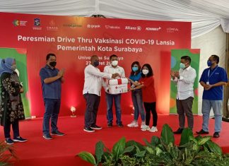 Pos Pelayanan Vaksinasi COVID-19 Drive-Thru Pertama di Jawa Timur, Resmi Beroperasi Vaksinasi