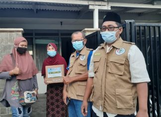 Peduli warga yang isoman, BPD Wedoro Waru membagikan paket sehat BPD Wedoro Waru