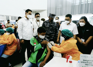 Sepuluh Ribu Vaksin bagi Mitra Gojek, Masyarakat Surabaya serta Malang Gojek Indonesia