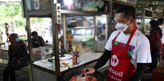 Cak Rusdi Seorang Pedagang Nasi Goreng yang Mulai Nabung dan Beli Rumah Pasca Gabung Ekosistem Digital Sentra Wisata Kuliner