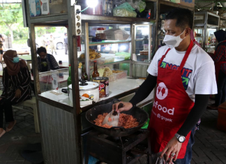 Cak Rusdi Seorang Pedagang Nasi Goreng yang Mulai Nabung dan Beli Rumah Pasca Gabung Ekosistem Digital Sentra Wisata Kuliner