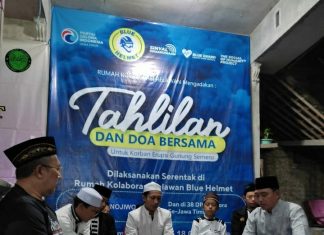 Akhiri Masa Tanggap Darurat, Partai Gelora dan Blue Helmet Gelar Doa Bersama 250 Pengungsi Erupsi Gunung Semeru Blue Helmbet