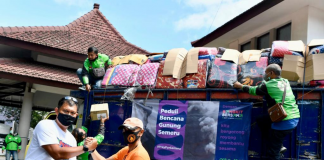 GoTo dan YABB Salurkan Bantuan Kemanusiaan Untuk Korban Erupsi Gunung Semeru Gojek Indonesia