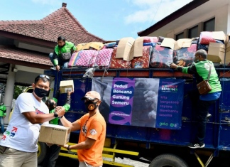 GoTo dan YABB Salurkan Bantuan Kemanusiaan Untuk Korban Erupsi Gunung Semeru Gojek Indonesia