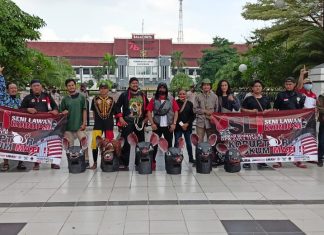 Halaman DPRD Dan PEMPROV JATIM Diserbu Gerombolan Tikus LIRA