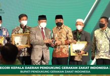 Dinilai Dukung Gerakan Zakat Indonesia, Wali Kota Surabaya Terima Anugerah Baznas Award 2022