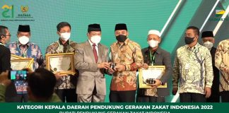 Dinilai Dukung Gerakan Zakat Indonesia, Wali Kota Surabaya Terima Anugerah Baznas Award 2022