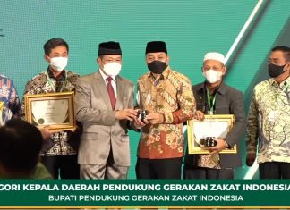 Dinilai Dukung Gerakan Zakat Indonesia, Wali Kota Surabaya Terima Anugerah Baznas Award 2022