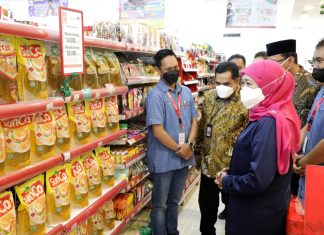 Kebijakan Satu Harga Minyak Goreng, Gubernur Khofifah: Jangan Panic Buying, Beli Sesuai Keperluan