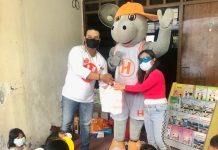 Bantu Mencerdaskan Anak Bangsa, HARRIS Hotel Bundaran Satelit Surabaya Ajak Anak-anak Manukan Kulon Tingkatkan Minat Baca