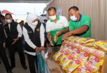 Pantau Penerapan HET Minyak Goreng di Tuban, Gubernur Khofifah: Kebijakan ini Mendorong Daya Beli Masyarakat