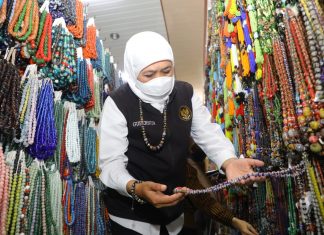 Manik-Manik dari Desa di Jombang ini Tembus Eropa, Gubernur Khofifah Usulkan Jadi Desa Devisa Ke LPEI