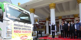 Buka Akses Harga Lebih Terjangkau, Pemprov Jatim Guyur 2,7 Juta Liter Minyak Goreng ke Pasar-pasar Tradisional