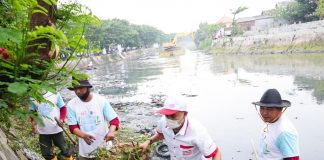 Lestarikan Lingkungan, Pemkot Bersama Yayasan Wings Peduli Gelar Aksi Bersih Sungai Surabaya