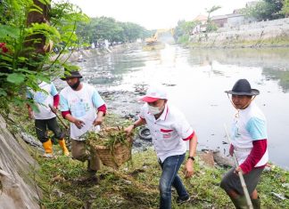 Lestarikan Lingkungan, Pemkot Bersama Yayasan Wings Peduli Gelar Aksi Bersih Sungai Surabaya