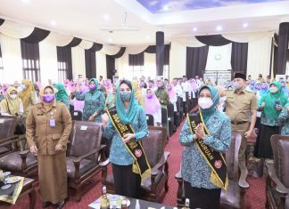 Buka Sekolah Lansia Tangguh di Kota Pasuruan, Arumi Bachsin : Lansia di Jatim Punya Semangat Produktif dan Bahagia