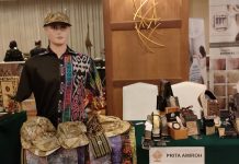 Desainer Prita Amiroh Mengusung IsmoyoDharu bertema Rèndèng Di Pagelaran Ethnic Nusantara Fashion Festival Prita Amiroh
