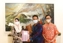 Jelang Akhir Ramadhan, Arumi Sampaikan Tali Asih pada Seniman Ludruk Surabaya