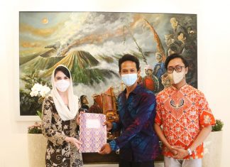Jelang Akhir Ramadhan, Arumi Sampaikan Tali Asih pada Seniman Ludruk Surabaya