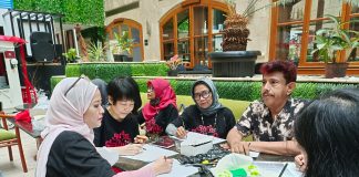 Populerkan Seni Gambar, Pelukis Surabaya ini Gelar Workshop