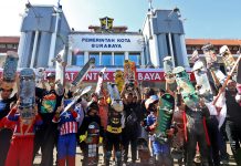 Rayakan Hari Skateboard Sedunia, 500 Skater Meluncur dari Balai Kota Surabaya