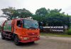 Atasi Bau Sampah, DLH Surabaya Tambah Armada Truk Compactor