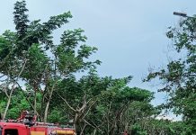 Dampak Air Rob, Pemkot Surabaya Kerahkan Belasan Mobil Damkar untuk Mengatasi Genangan