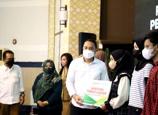Zakat ASN Pemkot Surabaya Digunakan untuk Tebus Ijazah 729 Pelajar SMA/SMK Sederajat