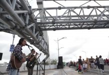 Car Free Day Jembatan Suroboyo Diramaikan Food Truck dan Pagelaran Akustik