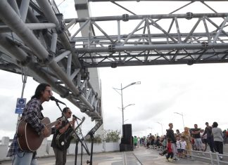 Car Free Day Jembatan Suroboyo Diramaikan Food Truck dan Pagelaran Akustik