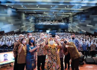 Songsong Indonesia Emas 2045, Gubernur Khofifah Tekankan Pentingnya Bekal Keterampilan Sosial untuk Generasi Muda