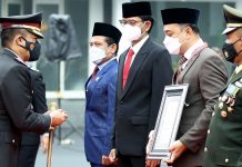 Di HUT Bhayangkara ke-76, Wali Kota Eri Cahyadi Terima Dua Penghargaan atas Peran Aktif Bersinergi dengan Kepolisian