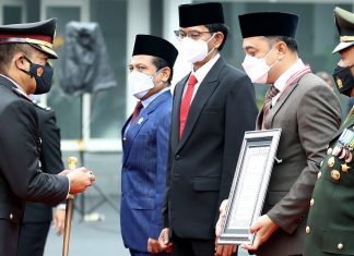 Di HUT Bhayangkara ke-76, Wali Kota Eri Cahyadi Terima Dua Penghargaan atas Peran Aktif Bersinergi dengan Kepolisian
