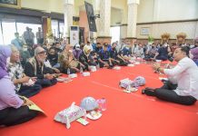 Tampung Sambatan Warga, Wali Kota Eri Cahyadi Ingin Pelayanan Tuntas 7 Menit