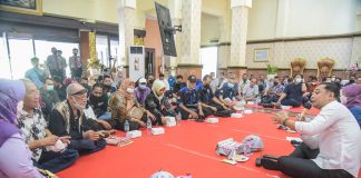 Tampung Sambatan Warga, Wali Kota Eri Cahyadi Ingin Pelayanan Tuntas 7 Menit