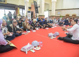 Tampung Sambatan Warga, Wali Kota Eri Cahyadi Ingin Pelayanan Tuntas 7 Menit