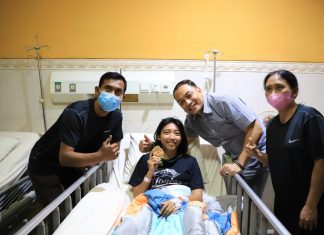 Atlet Tarung Bebas Surabaya Cedera Bahu, Wali Kota Eri Cahyadi Datang Menjenguk ke Jember