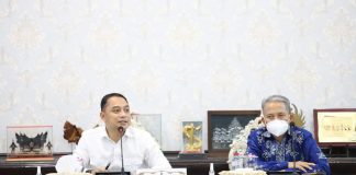 Bersama Tim Ahli, Wali Kota Eri Cahyadi Bahas Capaian Layanan Kepala PD dan Camat