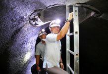 Wali Kota Eri Cahyadi Cek Pengerjaan Crossing Saluran hingga Nyemplung ke Gorong-gorong