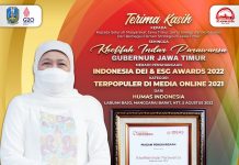 Gubernur Khofifah Terima Penghargaan Pemimpin Terpopuler Media Online IDEAS Award 2022